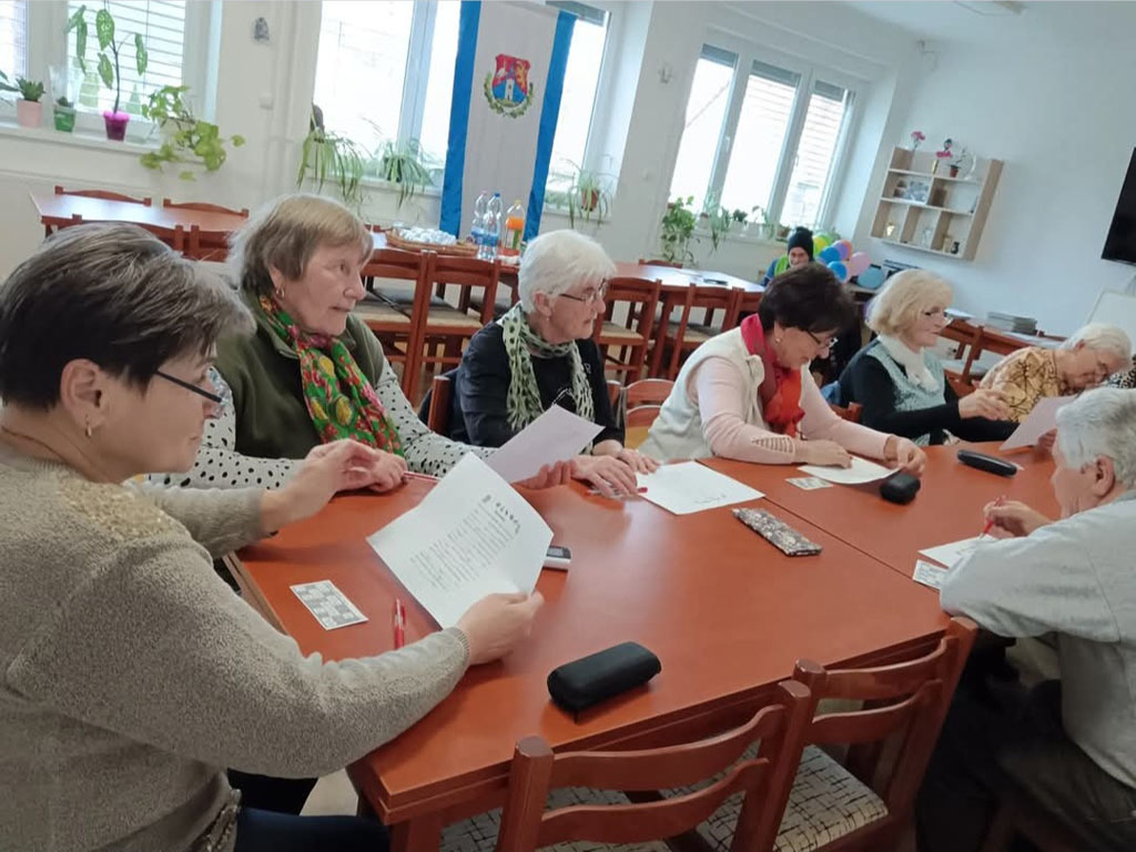 A Sántosi Idősek Klubjában a mindennapokat vidám hangulat és aktív közösségi élet színesíti hír nézőképe - kis méret