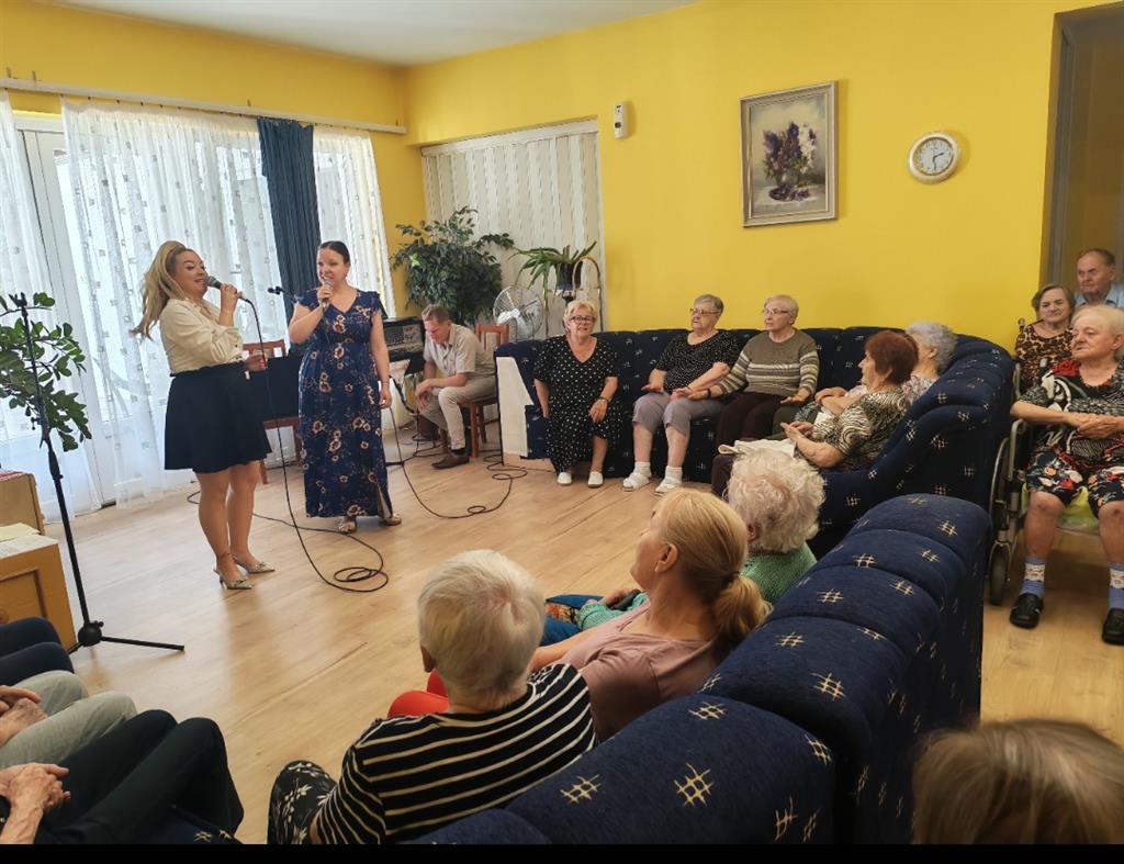 Nyári dallamok a Liget Idősek Otthonában