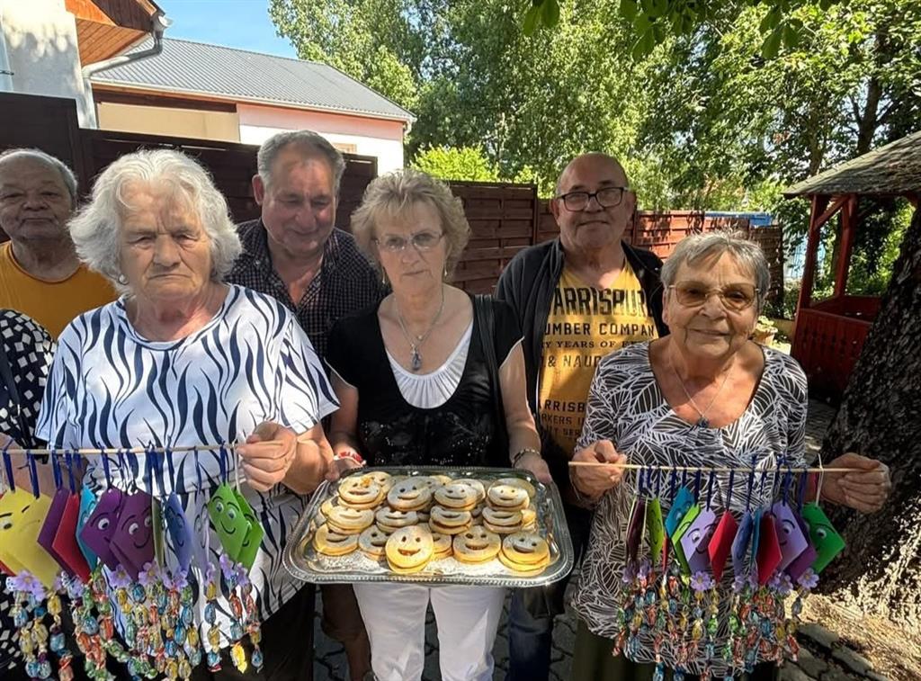 Gyermeknapi meglepetés a Szigetvári Utcai Idősek Klubjában hír nézőképe - kis méret