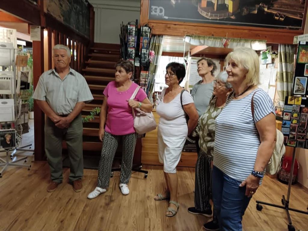 Múzeumlátogatás a Sántosi Idősek Klubjával