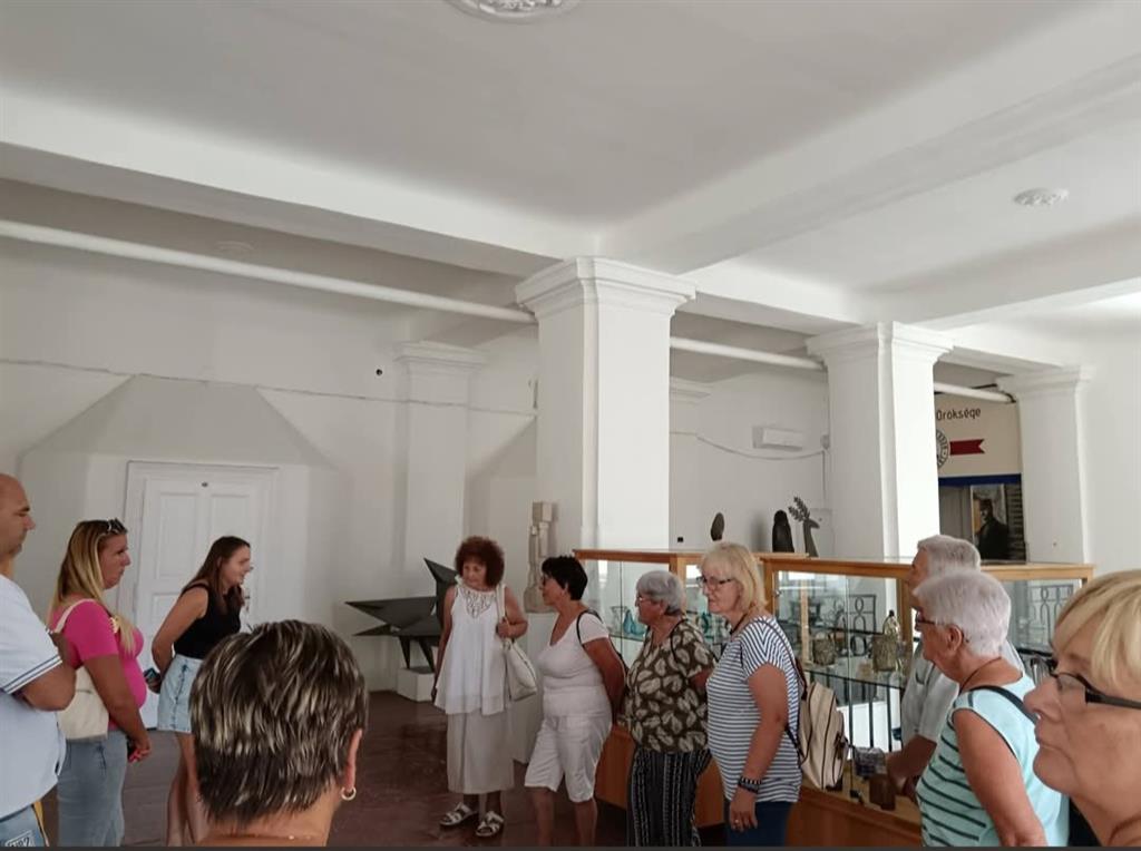 Múzeumlátogatás a Sántosi Idősek Klubjával