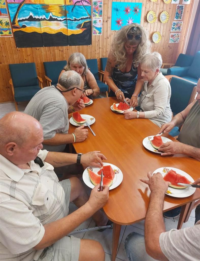Kvíz és nyári frissítő a Szigetvári Utcai Idősek Klubjában hír nézőképe - kis méret