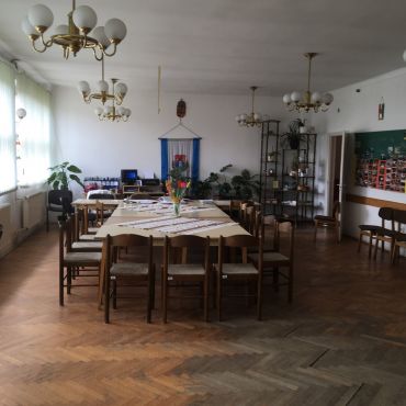 A Sántosi Klub helyiség belseje felújítás előtt. A Sántosi Klub helyiség belső tere felújítás előtt, még a régi formájában.