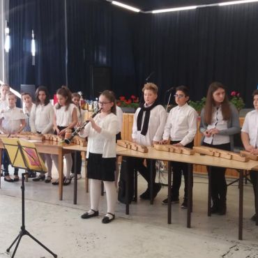 Citera és Klarinét A zenei repertoárban klarinét, és citera zenekar is szerepelt.