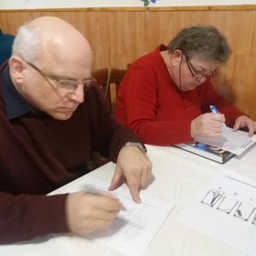 A verseny nem "vérre megy", de komolyan veszik a klubtagok. A koncentráció közben a klubtagok ügyet sem vesznek a fényképezőről.