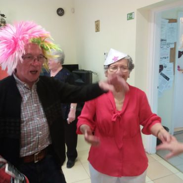 A farsangi mulatság A farsang része a tánc, a férfi klubtagok megtáncoltatták a hölgyeket.