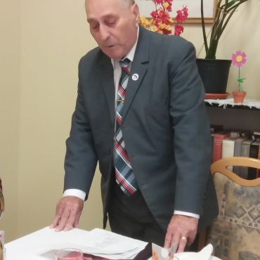 Nőnapi köszöntés A toponári klubban hagyomány, hogy a férfi klubtagok hölgytársaikat felköszöntik ezen a napon.