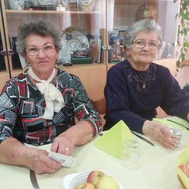 A Toponári Idősek klubjának hölgytagjai A Toponári Idősek klubjának hölgytagjai a meghívott vendégek között vannak minden évben