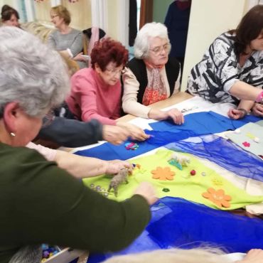 A klub tagjai az aktív részvételtől sem riadnak vissza. A játék része a klub életnek, az asztal körül folyó történet klubtagunk aktív részese.
