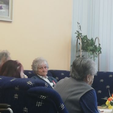 A nyugalom az aktív foglakozások mellet része a klub életének Ha nem programon vesznek részt a klubtagjaink, akkor pihennek, beszélgetnek társaikkal.